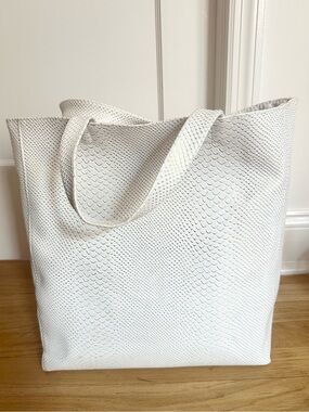 Snakeskin Embossed White Tote - Gold Sheen
